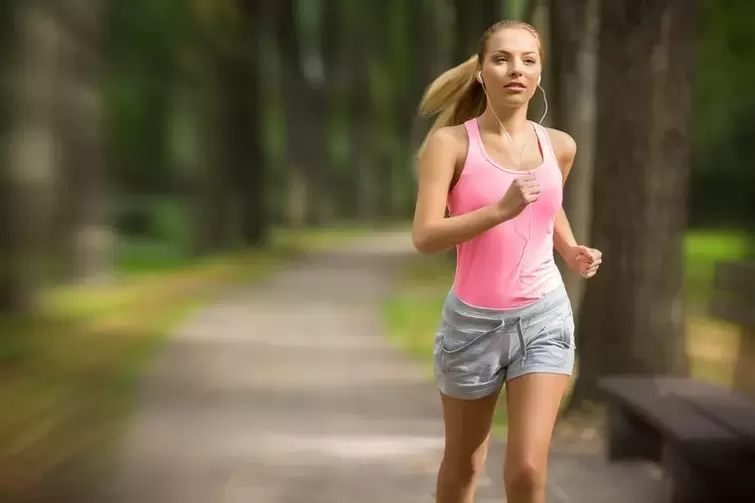 Djevojka trči da smrša