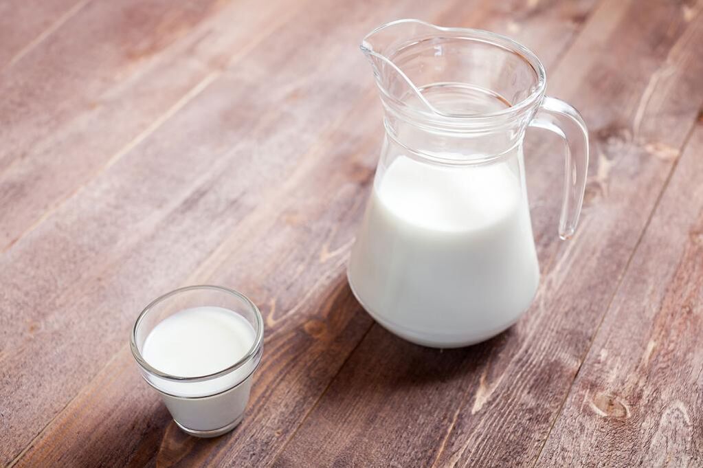 Dijetni jelovnik za čir na želucu uključuje mlijeko s niskim udjelom masti